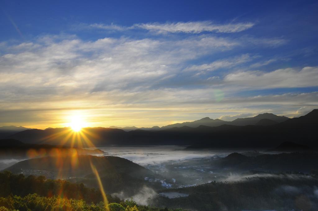 Sun Moon Lake Jinlongshan Bnb Ючи Екстериор снимка