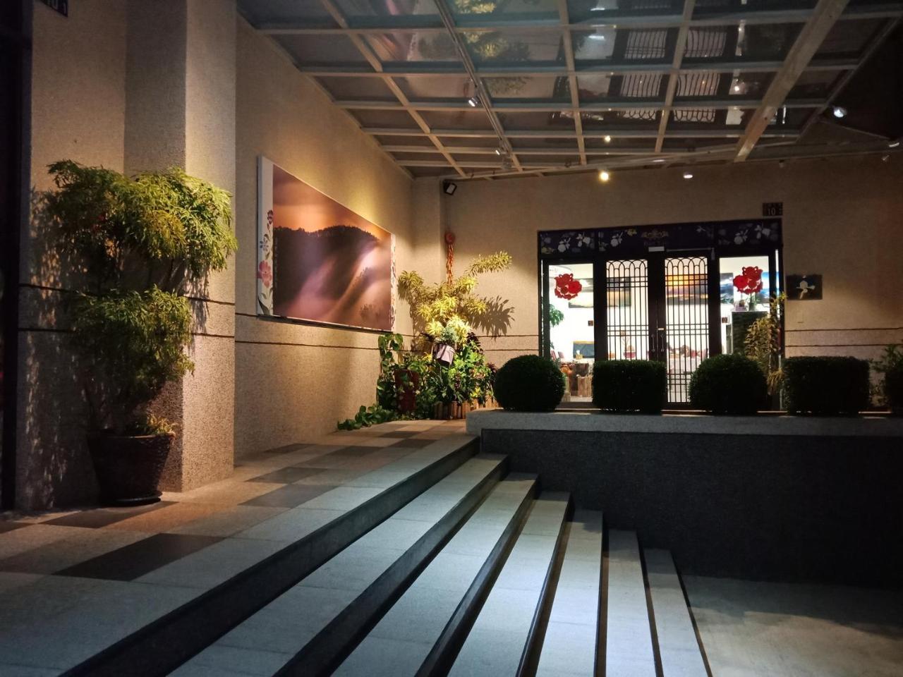 Sun Moon Lake Jinlongshan Bnb Ючи Екстериор снимка